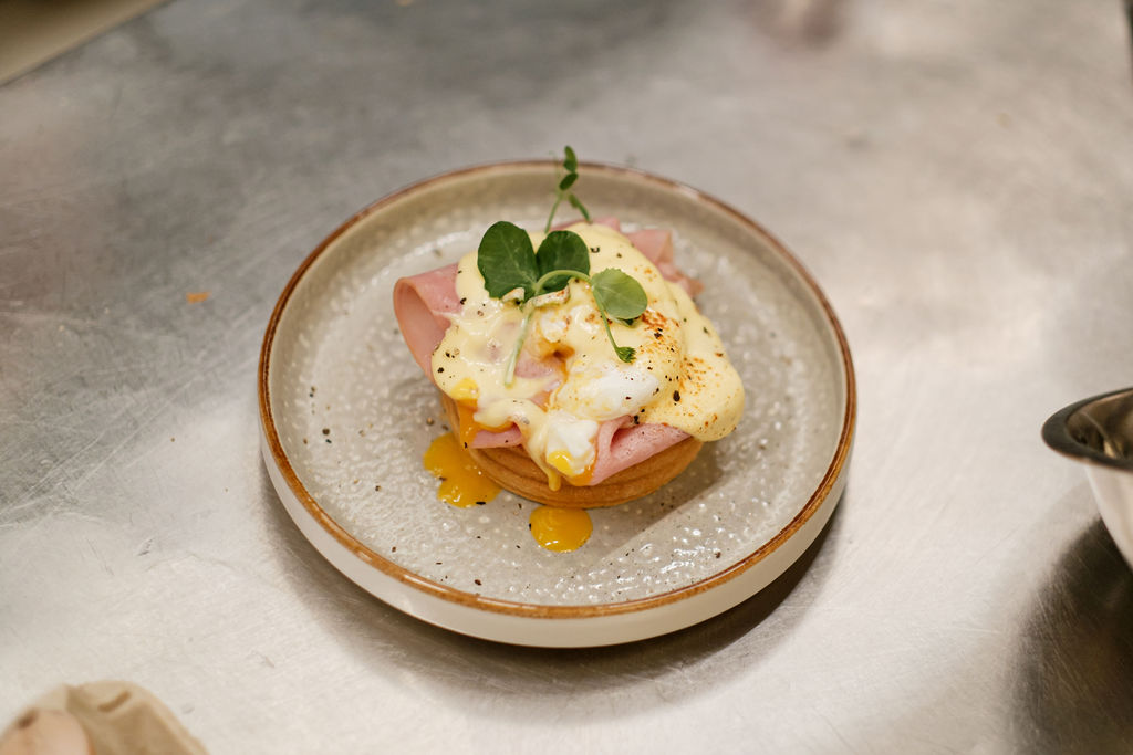Populair lunch gerecht bij Benedict Cafe Brugge